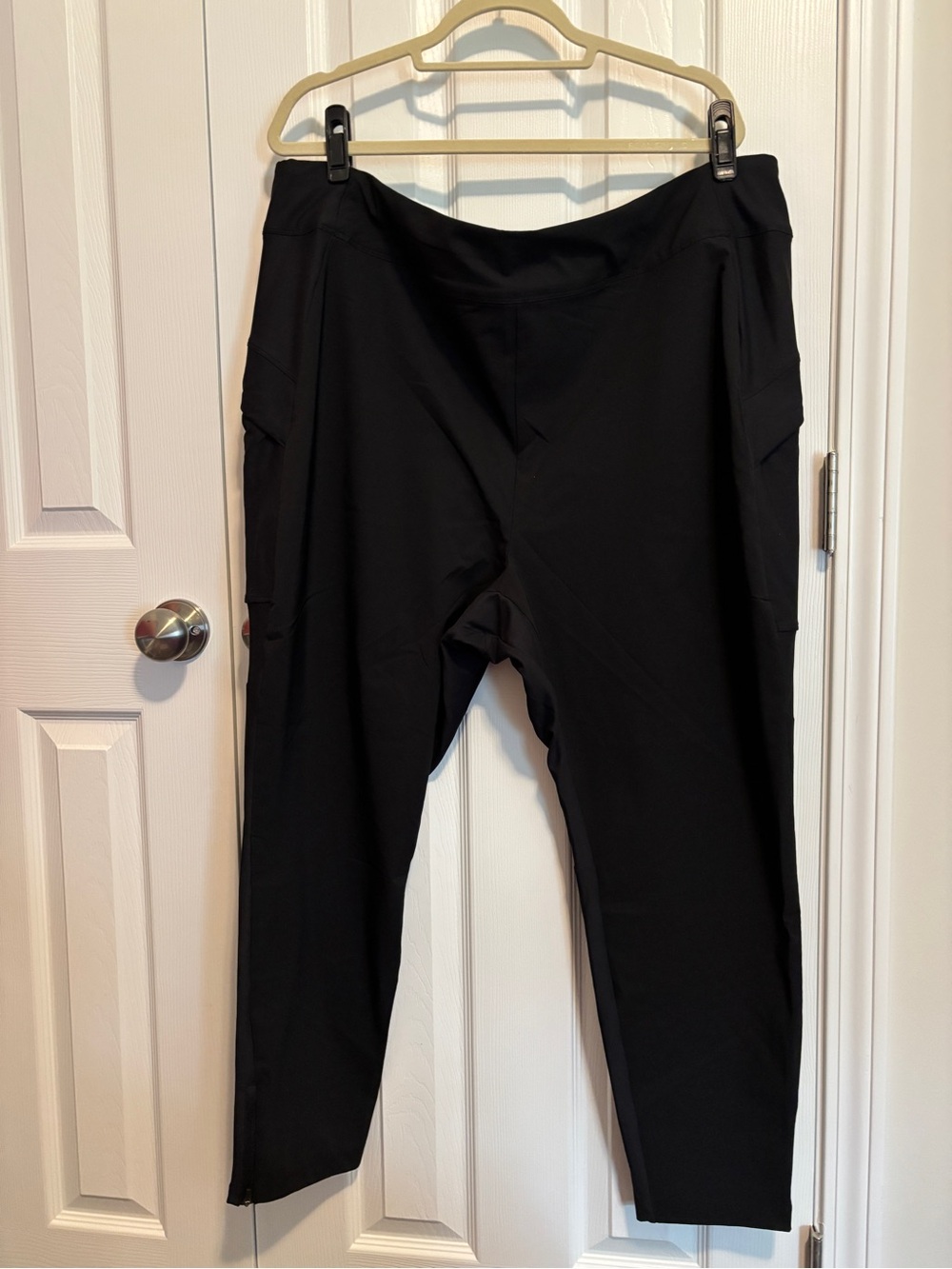 Old Navy Black Women's Quick Dry Leggings with Side Pockets